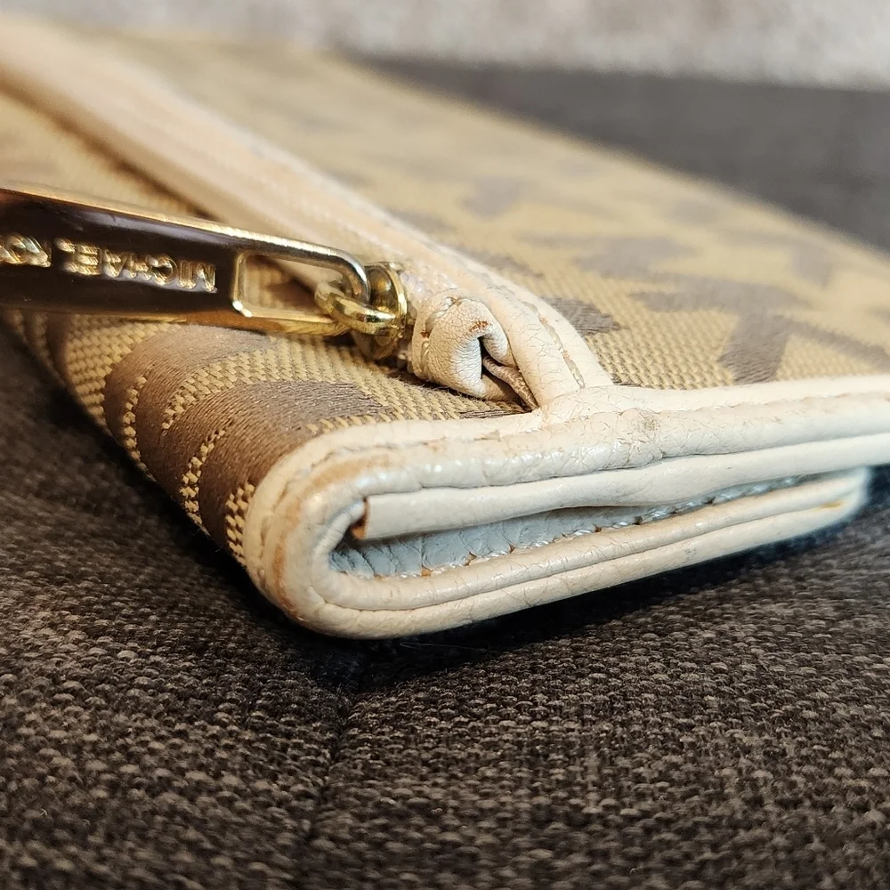 Preowned Michael Kors‎ brown monogrammed wallet